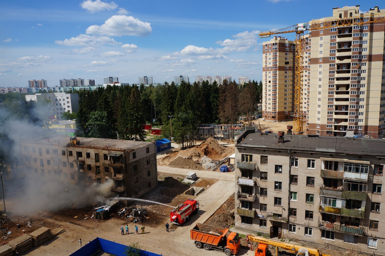 Горит стройка ЖК Космическая гавани в городе Краснознаменск Московской области Горит стройка ЖК Космическая гавани в городе Краснознаменск Московской области