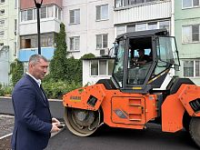 Врип главы города проверил ход ремонтных работ на ул. Краснознамённая, д. 25 и 27