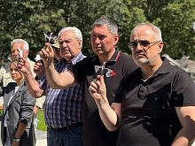 27 июля в Сквере Победы прошла мемориальная акция «Свеча памяти», приуроченная ко Дню памяти детей — жертв войны в Донбассе